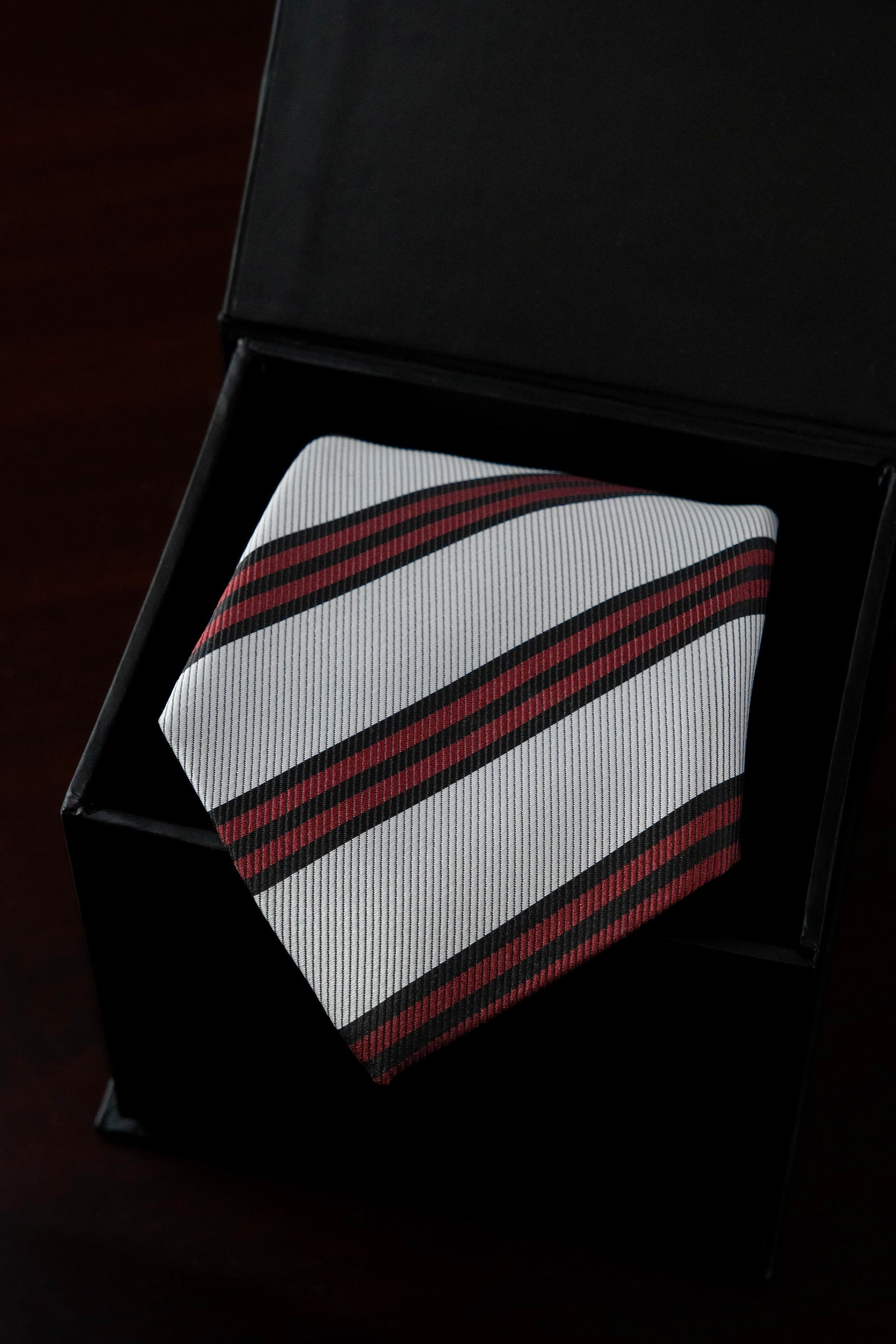 Off White & Burgundy Silk Jacquard Tie